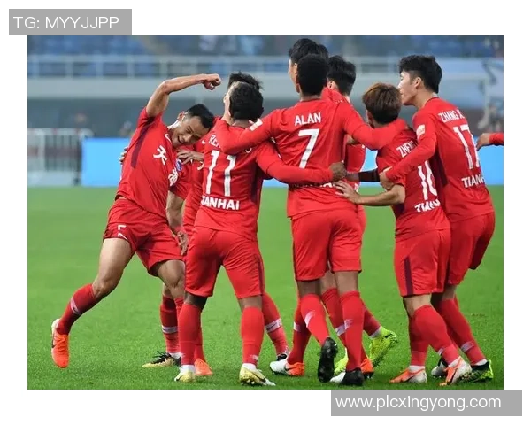 浙江卓尔迎战武汉球队全力争胜展现足球激情与团队精神